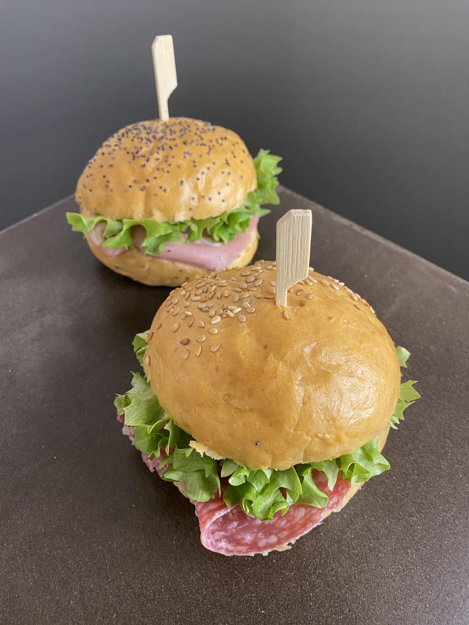 Tartine salumi e lattughino fresco - Foto principale