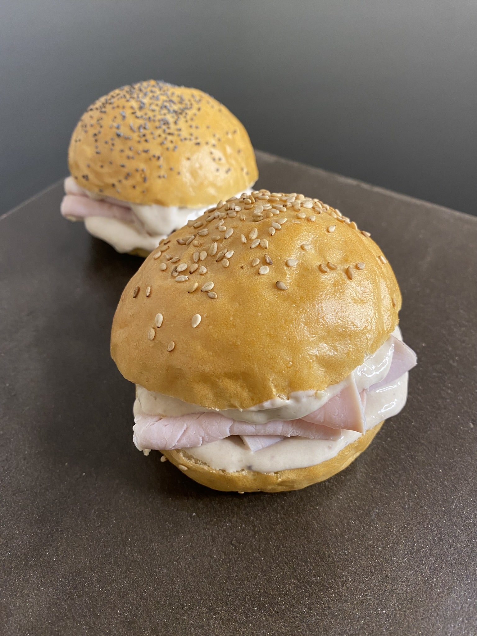 Tartine con fettina di vitello e salsa tonnata - Foto principale