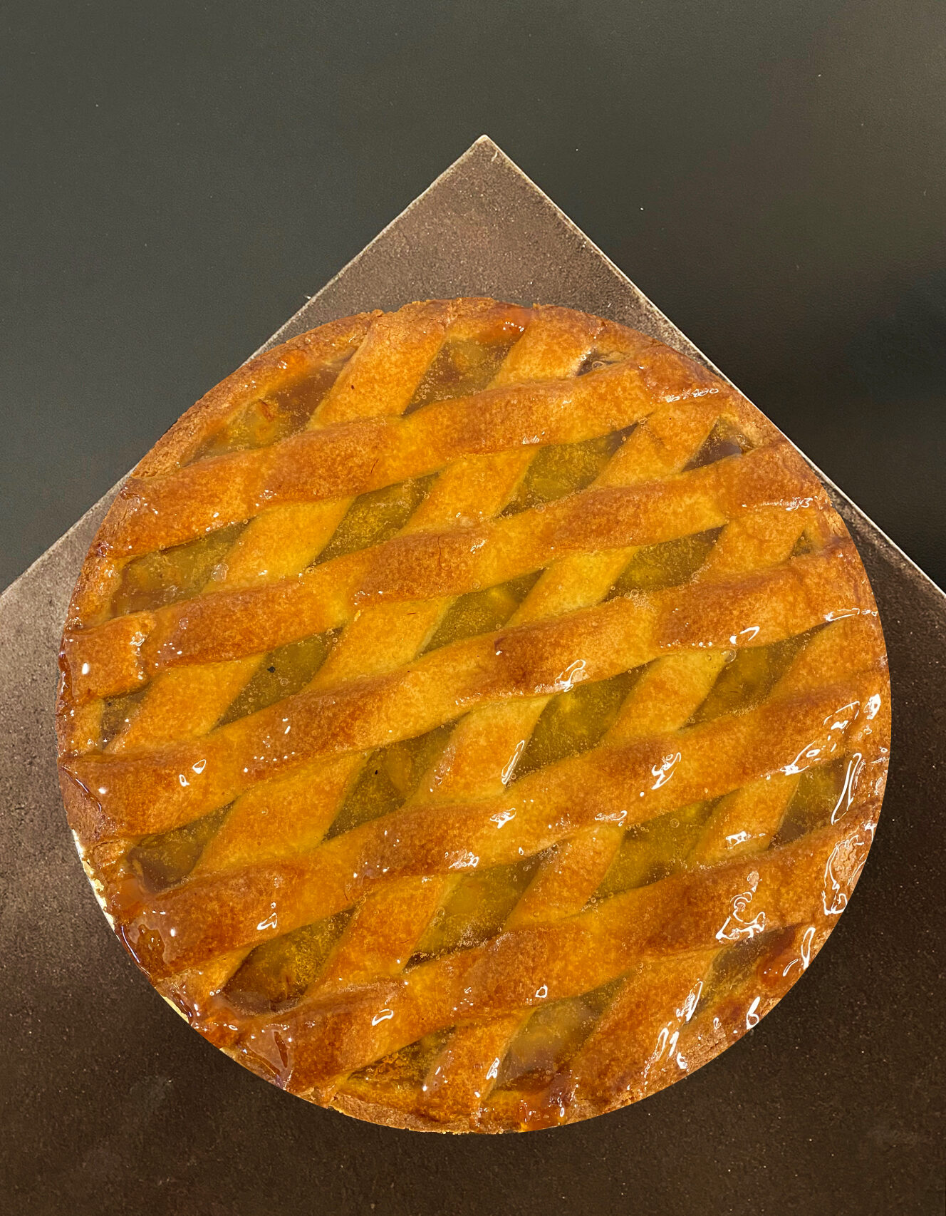 Crostata mele e confettura di albicocca